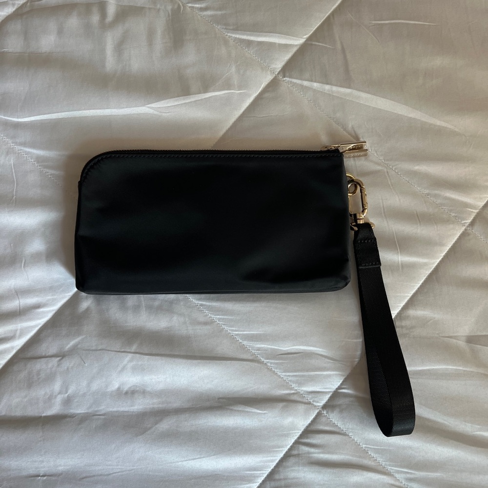 NWOT Lululemon Curved Wristlet in Black with Gold Hardware - Picture 5 of 11